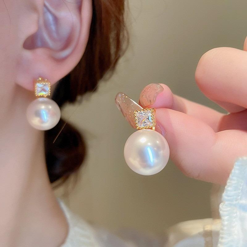 Real gold electroplated silver needle diamond set pearl earrings French retro light luxury stud earrings fashion temperament simple earrings