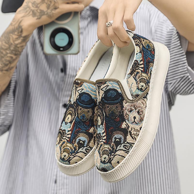 Super Light Athletic Canvas For Men Fashion Hard-Wearing Slip-On Male Footwear Breathable Casual Men  Embroidery Sneakers New