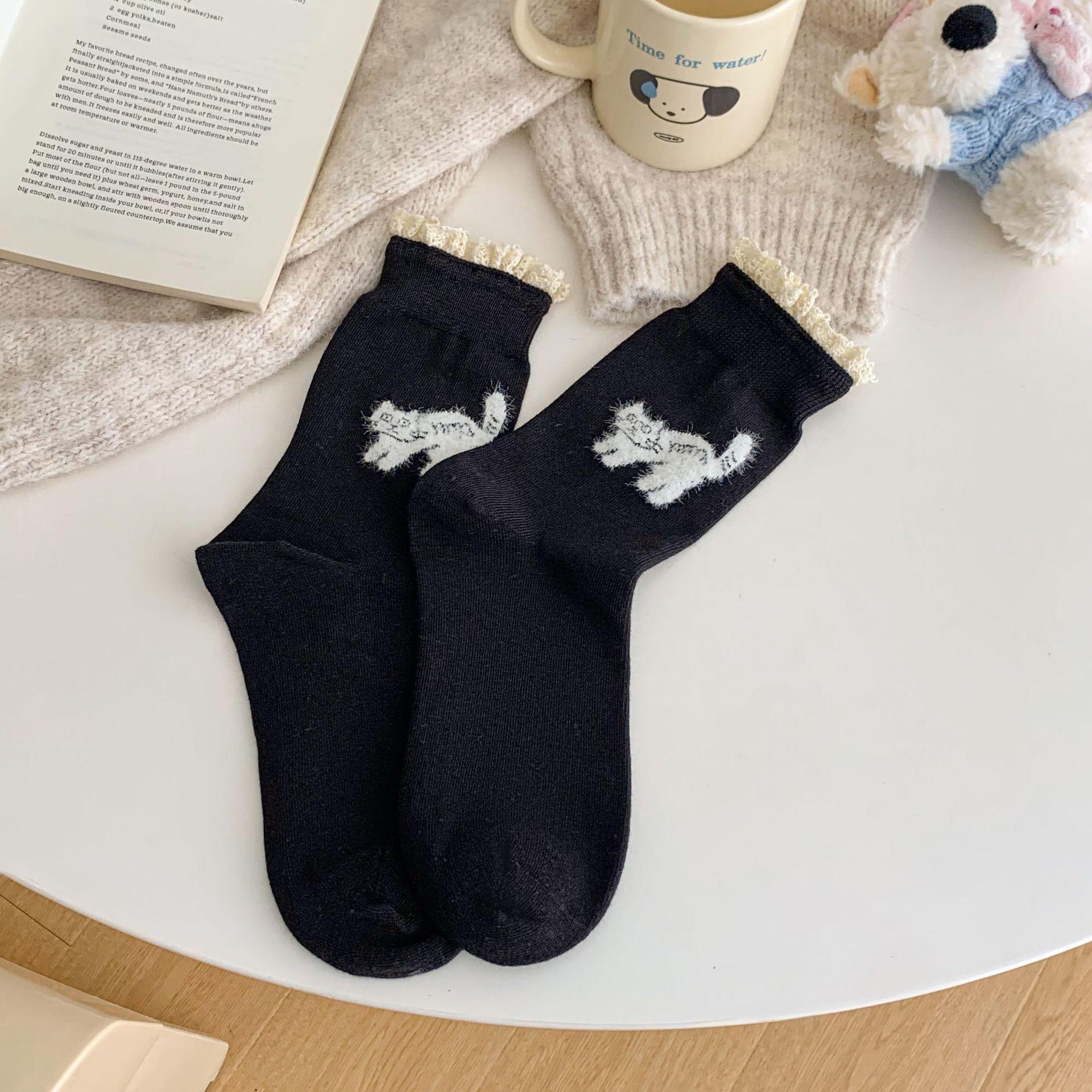 

Socks Female Flocking Cartoon Kitten Contrast Color Lace Medium Tube Stacking Socks Female One size fits all чорний