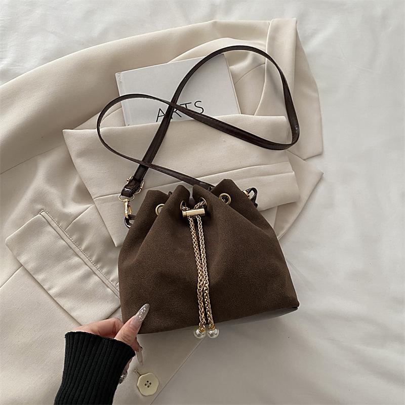 

Frosted versatile bucket bag women s autumn new high-end niche chain bag exquisite messenger bag cloud bag