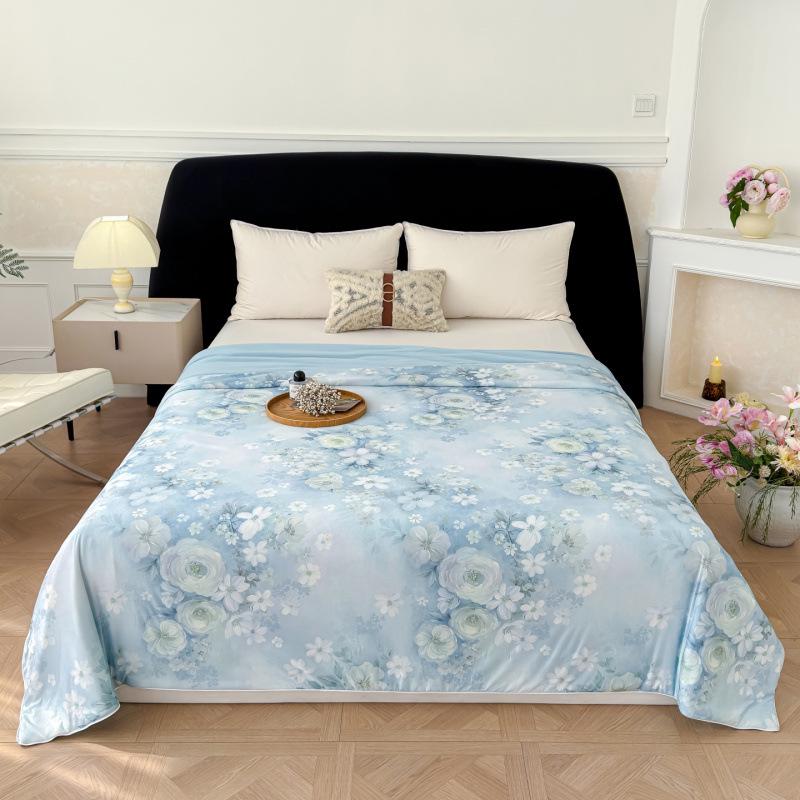 Summer Silk Quilt: Digital Print Floral Air Conditioning Comforter