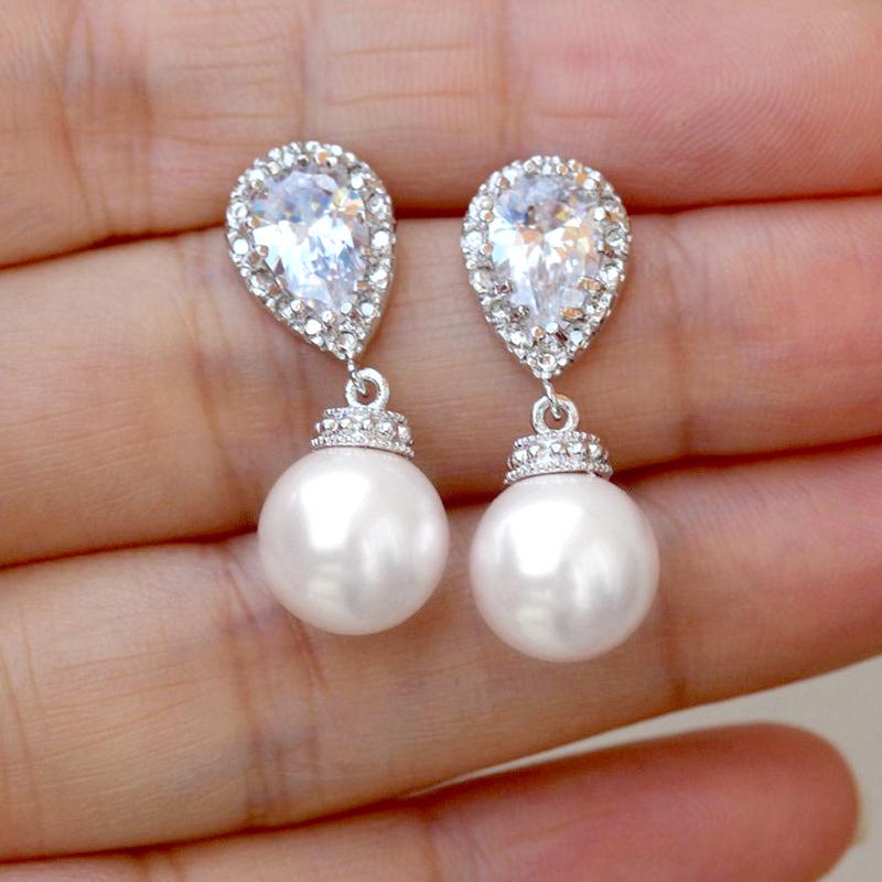 

Huitan Gorgeous Flower Imitation Pearl Earrings Women Luxury Inlaid Sparkling CZ Stone Fashion Wedding Zircon Wholesale Lots