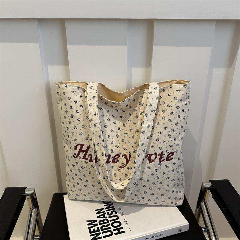 Vintage Inspired Blue Floral Canvas Shoulder Bag Fashionable And Spacious синий