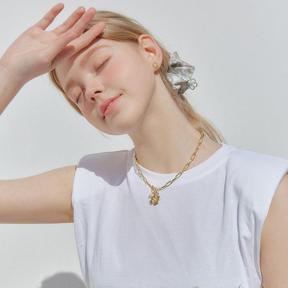 Four-leaf clover chain toggle necklace