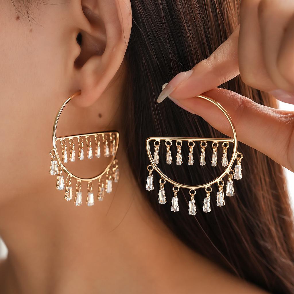 European and American metal wind geometric leaves round earrings light luxury high-end stud earrings design niche earrings women