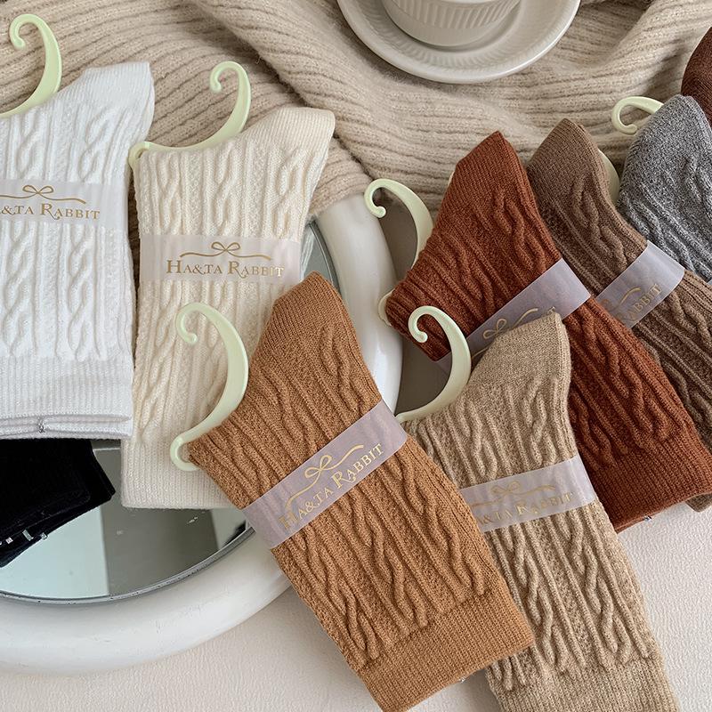 Women's Mid-Calf Cable Knit Wool Socks - Thick, Warm Cashmere with Velvet, Slouchy Style for Autumn/Winter 2023