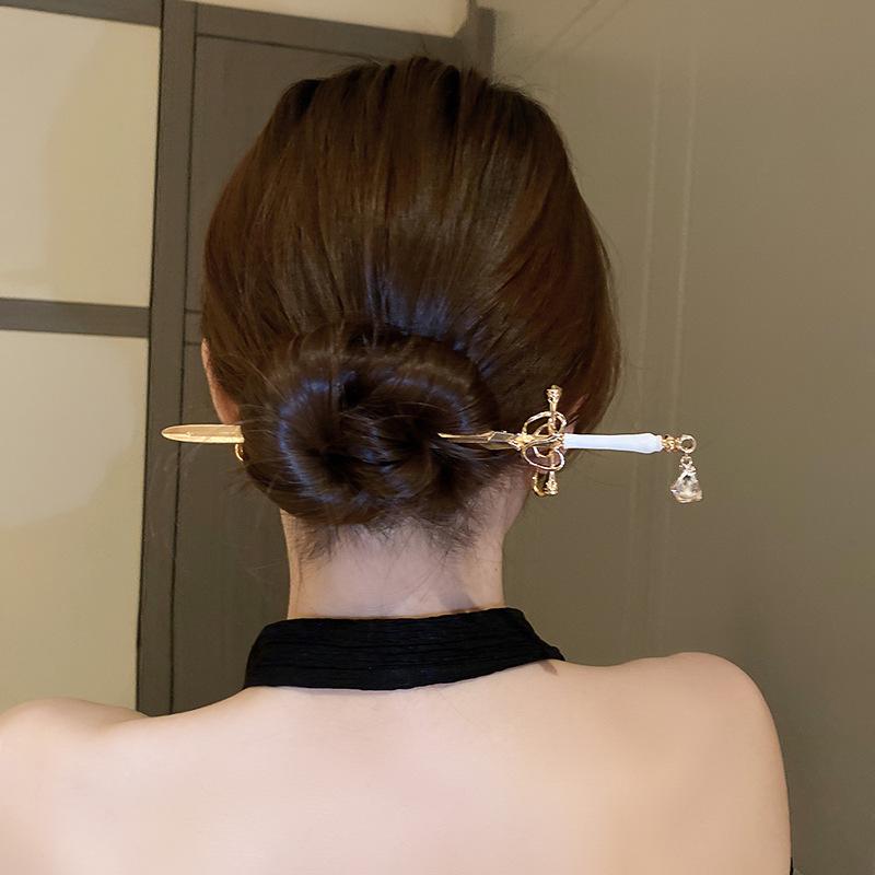 New Chinese Style Treasure Sword Hairpin: Elegant and Luxurious Women's Hair Accessory