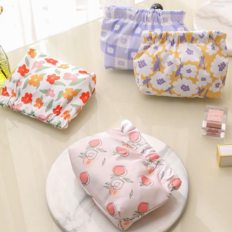 Cosmetics Coin Wire Holder Pouch Bag Portable Earphone Cards Lipsticks Storage