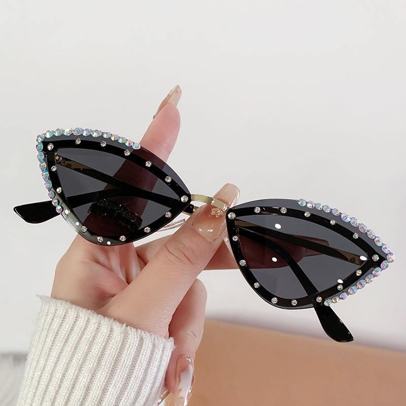 Cat Eye Sunglasses With Gold Metal Frame Uv400 Protection For Trendy Summer Outings