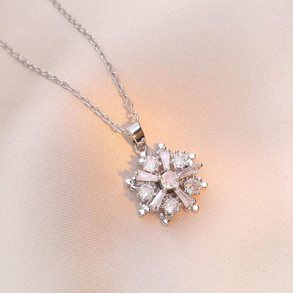 Women's Sparkling Diamond Snowflake Necklace - Fashionable Clavicle Chain with Unique Design