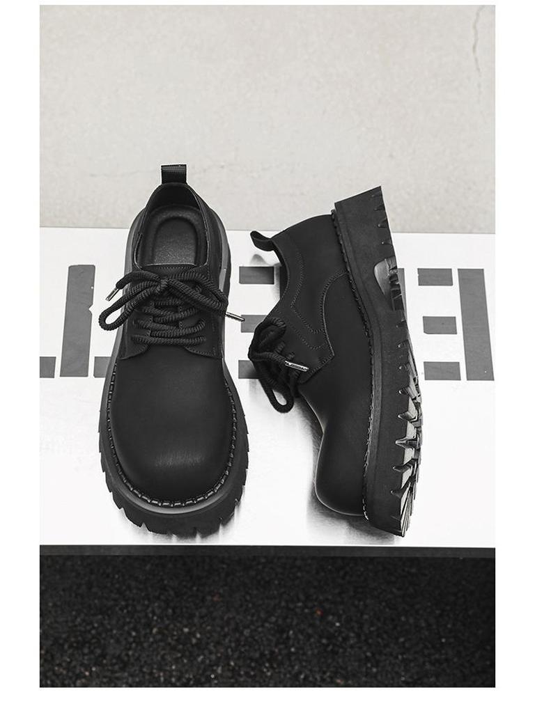 Pánské trendy boty na jaro 2024 v britském stylu, matné boty s nízkým svrškem zvyšující výšku