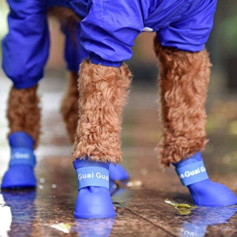 A Set Of Blue Pet Rain Boots Silicone Anti-slip And Waterproof Dog Shoes And Dog Foot Covers Suitable For Puppies