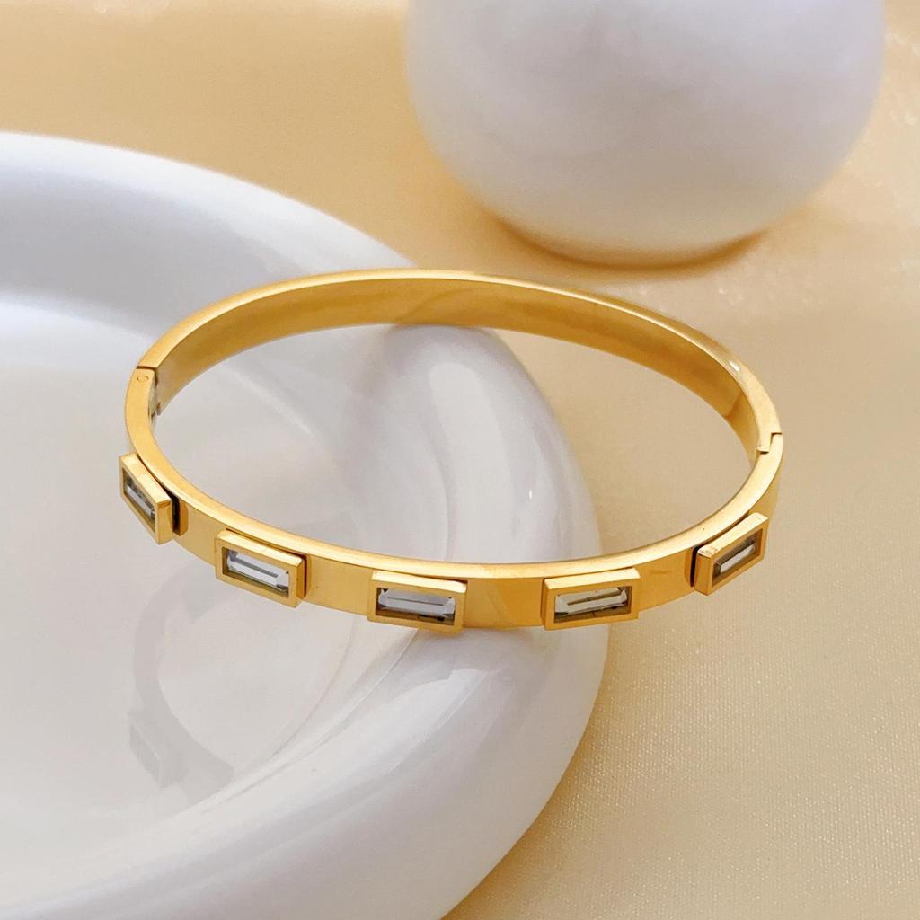 Women's High-End Starry Sky Silver Titanium Steel Bracelet - Versatile, Fade-Resistant, Full Diamond Stainless Steel Plain Band.