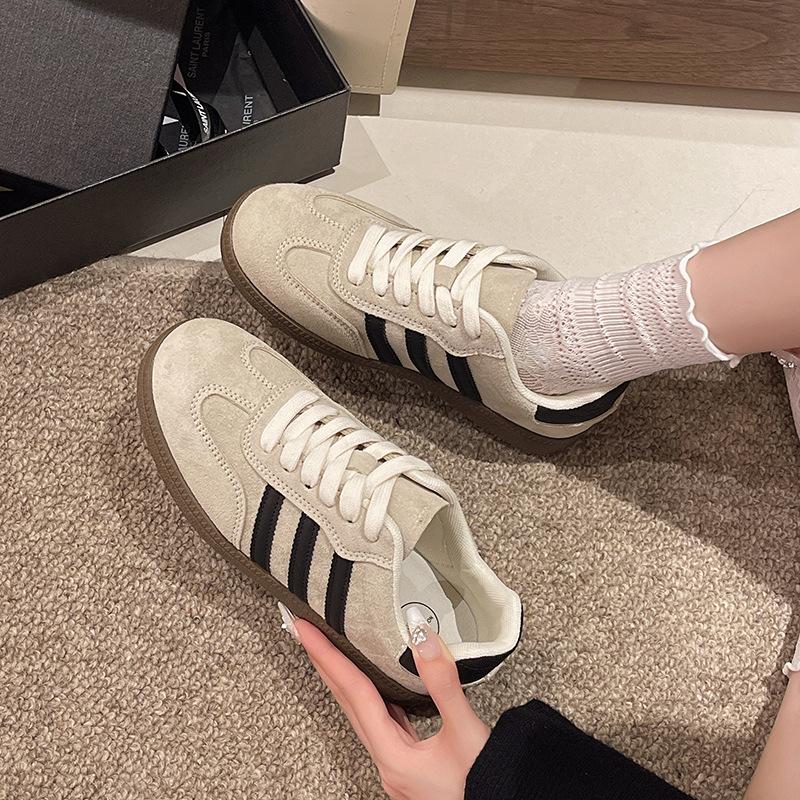 2025 women's spring and summer new retro versatile little white shoes cream white niche design sports and leisure shoes
