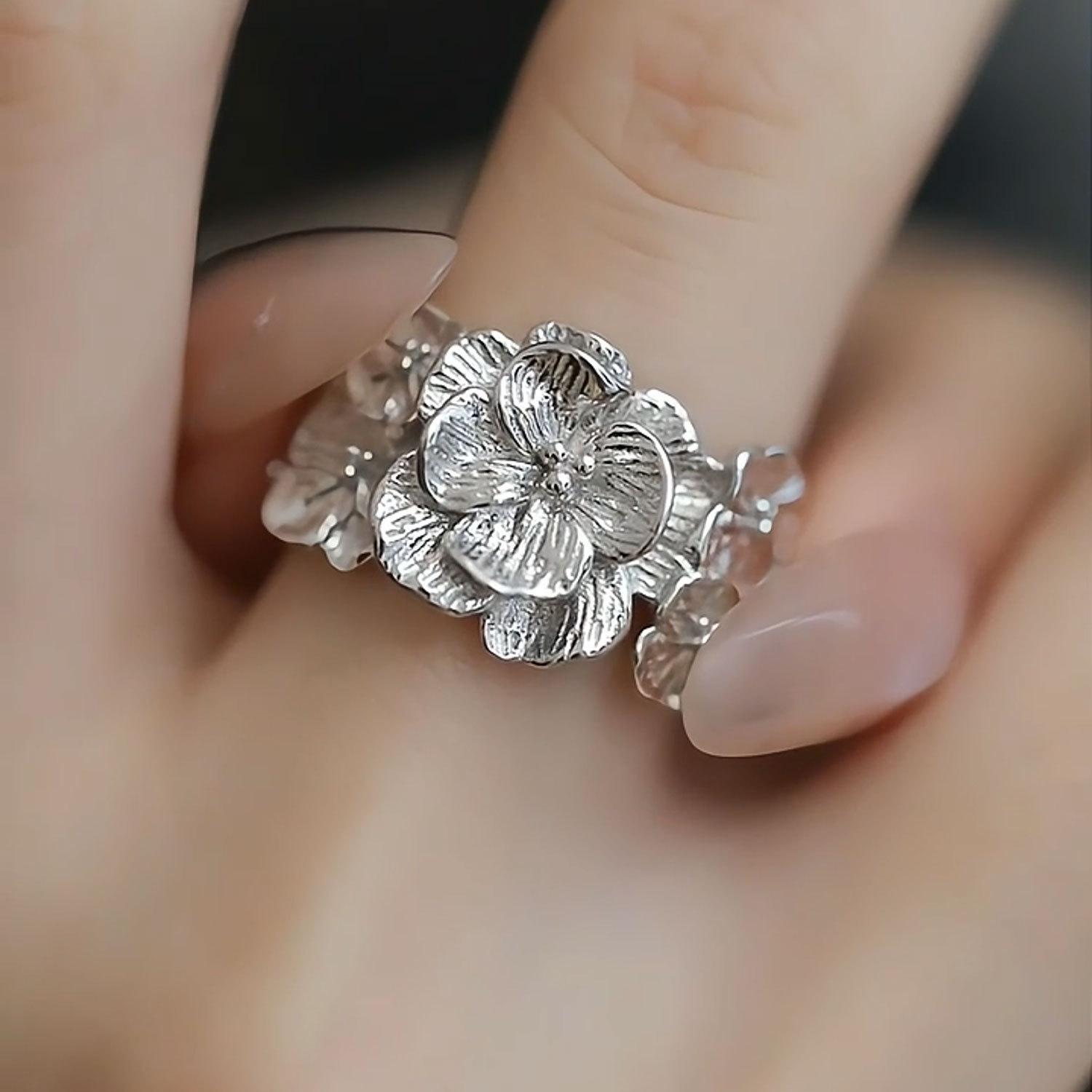 Elegant Flower Adjustable Petal Ring for Women - Retro Court Style, Light Luxury Index Finger Accessory Adjustable Open Ring jz7195