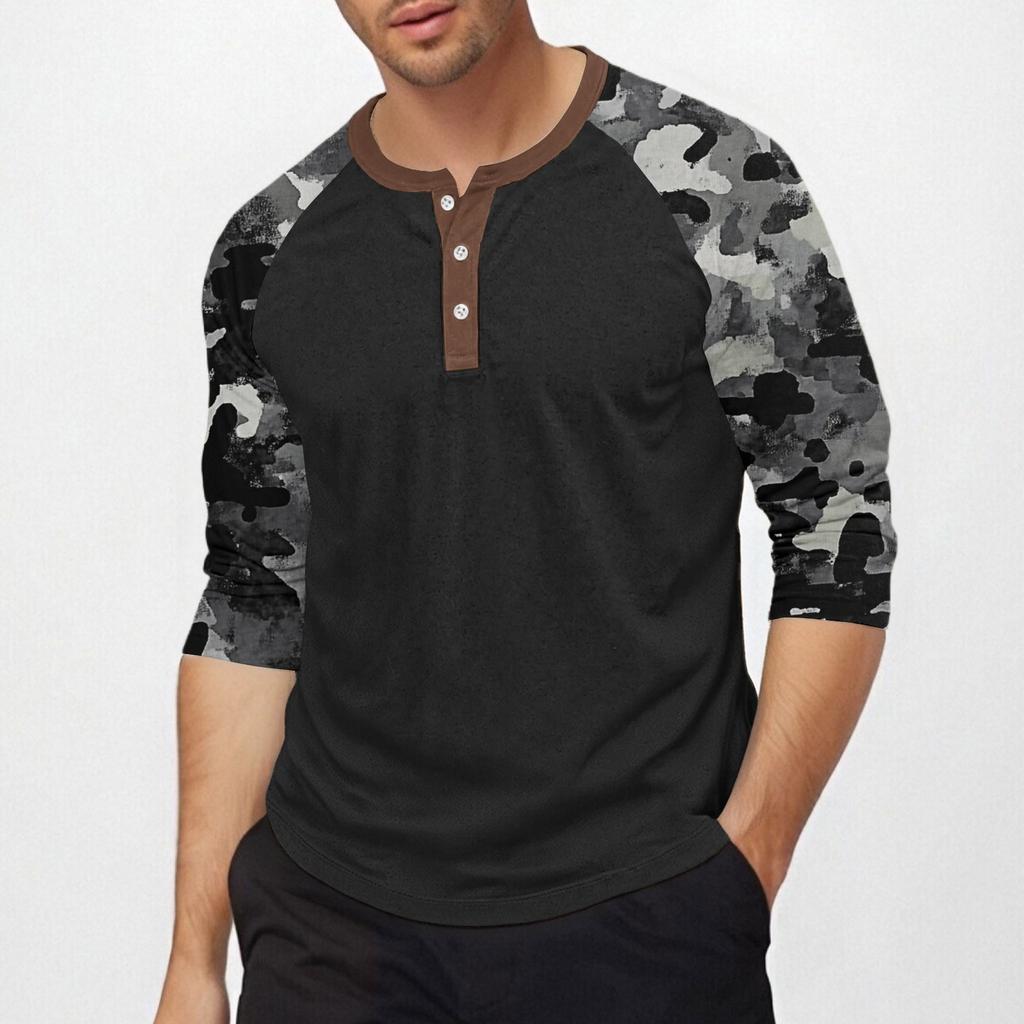 Men's top with three-quarter sleeves and camouflage print