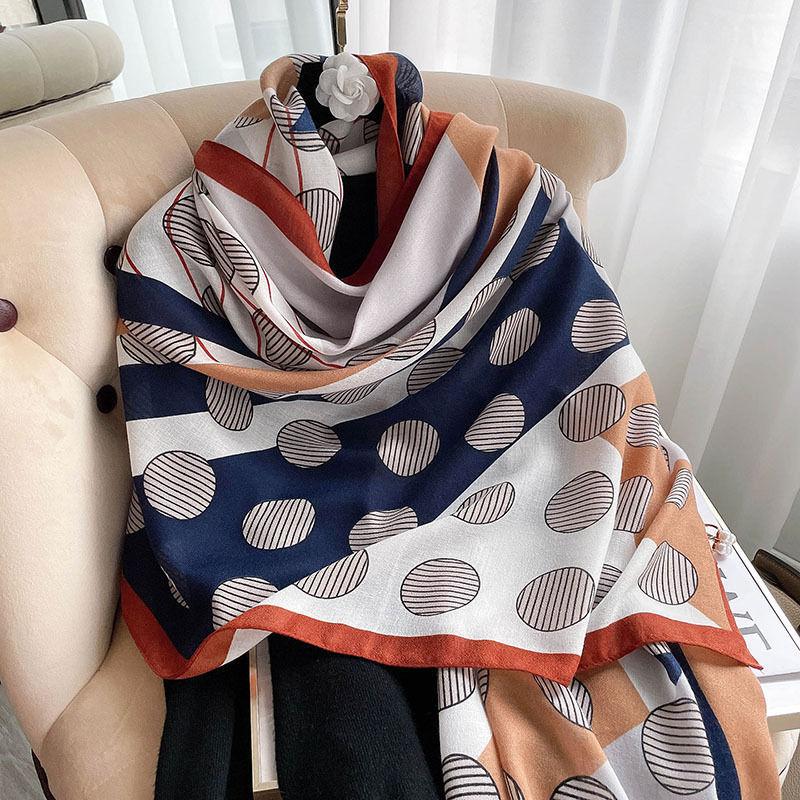 Luxury Brand Autumn and Winter Women New Style Fashion Color Matching Print Silk Scarf Lady Popular Headcloth Beach Shawl