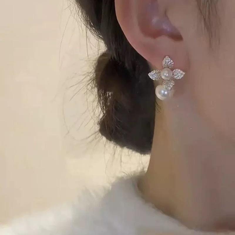 Temperament Petal Pearl Earrings Women's Niche Unique Earrings New Popular High-end Zircon Stud Earrings Silver Needles