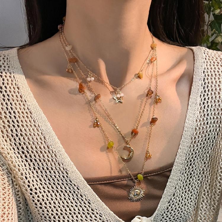 Utsökt Långt Halsband med Måne Stjärna och Sol Hängen Pärlor Kedja Halsband Lämpligt för Strand- och Festivalanvändning