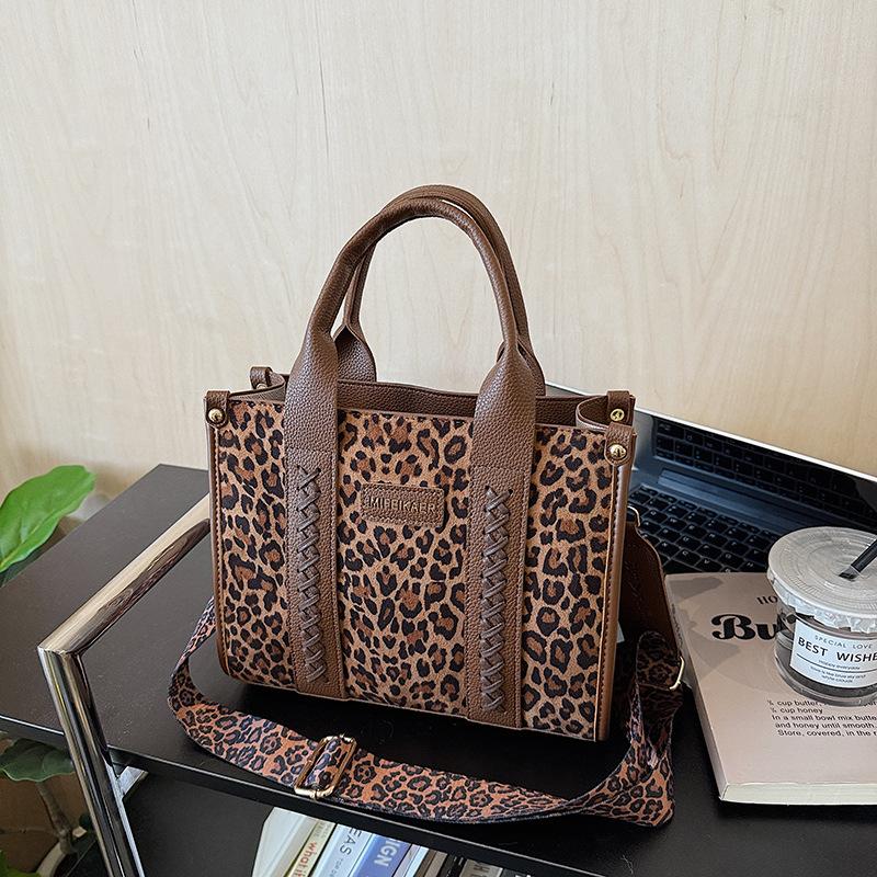 Leopard Print Niche Design Fashion 2025 New Small Square Bag Classic Woven Handbag Women's Bag Women's Messenger Bag