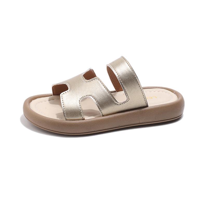 2026Neue Sommer-Mädchenpantoffeln Mode Lässige Schuhe Strand Kinder Glänzende Leder-Flip-Flops