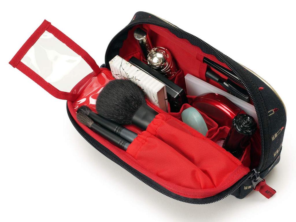 Artisan & Artist Slope Shape Pouch <Valiant Rouge> 8WP-LI110H Black