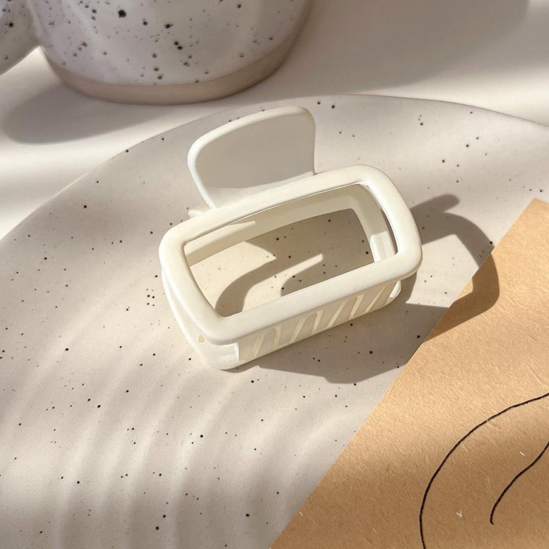 

Кремовая модная квадратная маленькая заколка для женщин на затылке, голова принцессы, заколка в виде акулы, темпераментная заколка для волос с высоким хвостом белый