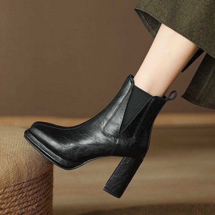Trendy Black Short Fashion Boots With Round Toe And Waterproof Platform For Women