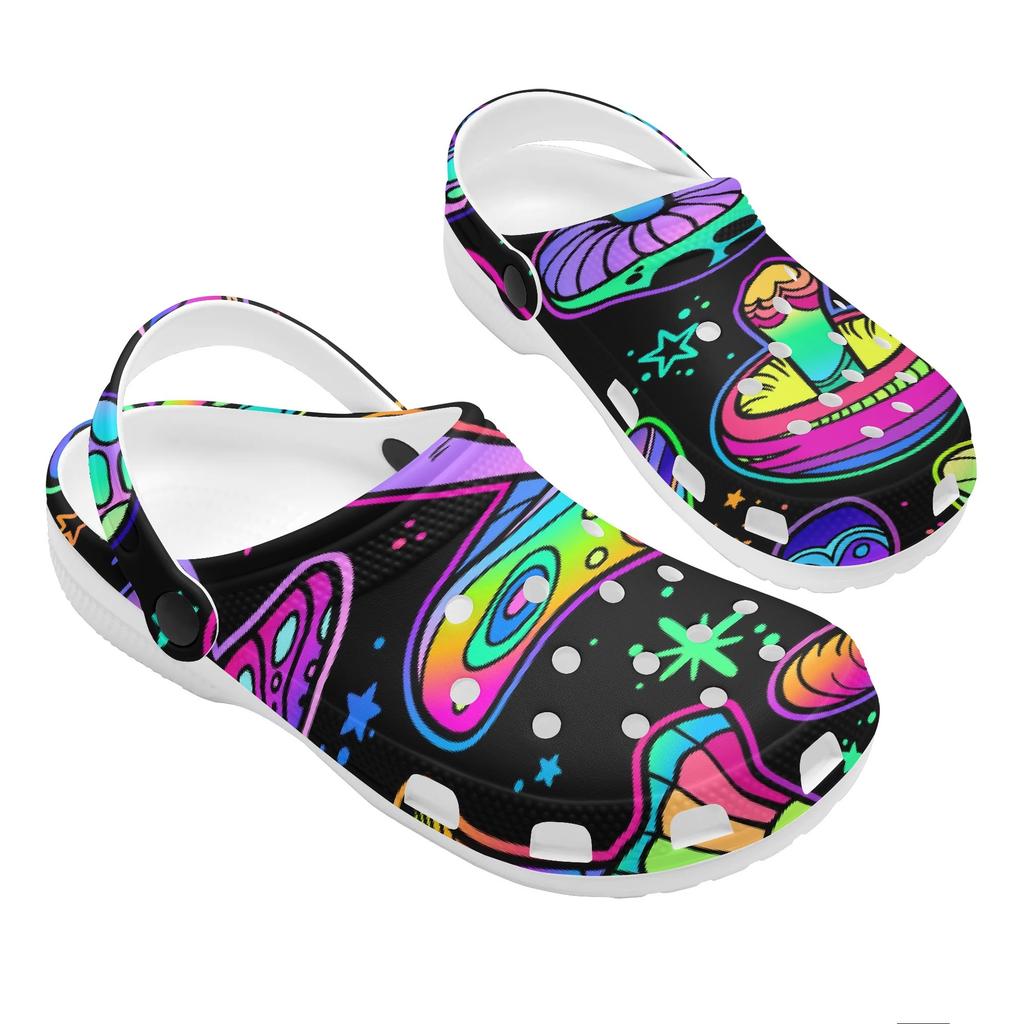 White EVA Clogs with Feather Leaf Print, Lightweight Slip On Garden Shoes, Breathable Beach Sandals, Indoor Outdoor Slippers for Men Women