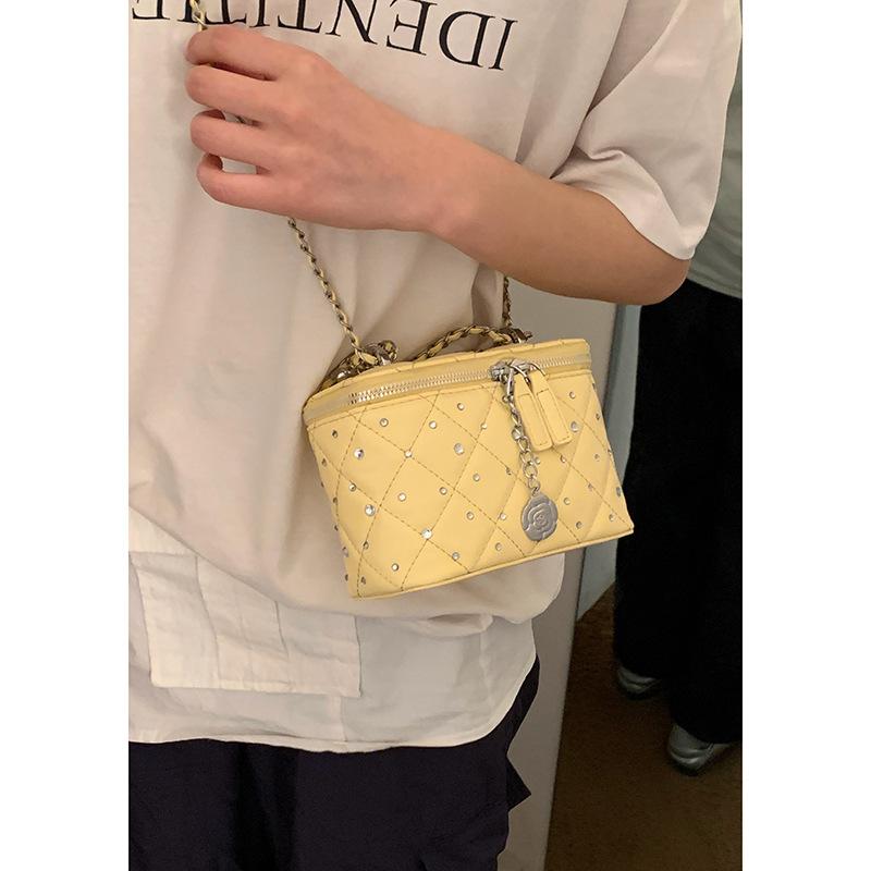 

Korean version of fashionable Xiaoxiangfeng diamond chain bag women s bag 2025 new simple small square bag versatile messenger box bag жовтий