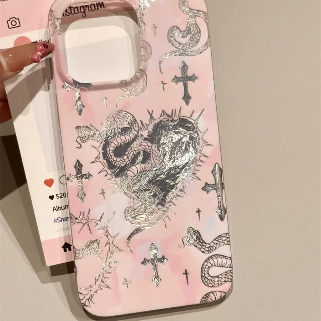 Mörkstil Kors och Orm Telefonfodral för Apple iPhone 16 Pro Max - Mjukt Silikon Stöttåligt Kreativt Heltäckande Fodral för iPhone