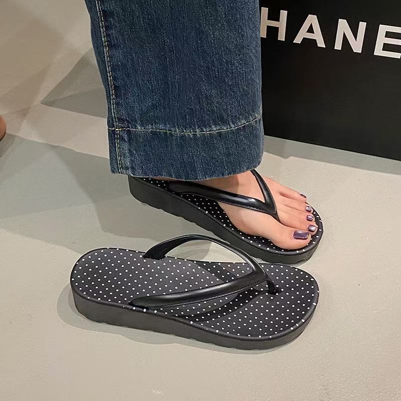 Women's Wedge Shoes 2025 Summer New Leopard Outdoor Breathable Flip Flops Comfortable Non Slip Soft Sole Beach Flats