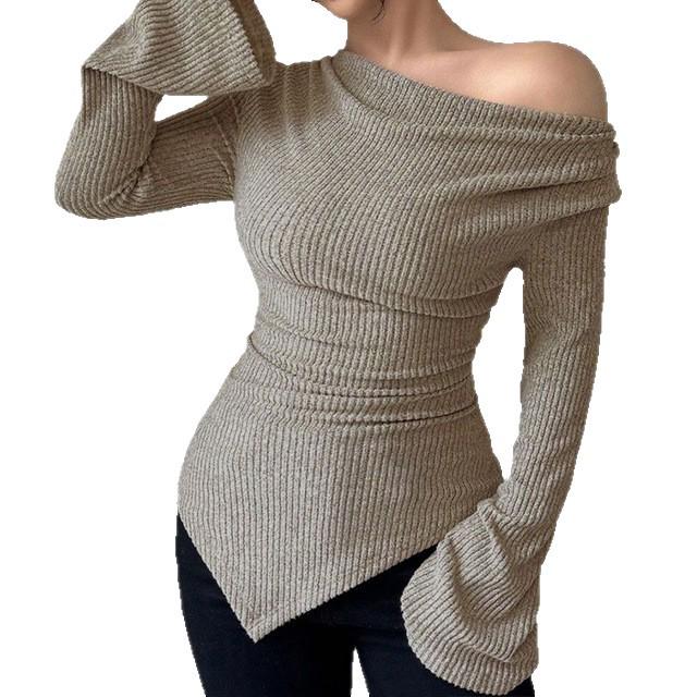 Women's Plus Size Autumn Scoop Neck Bell Sleeve T-shirt with Irregular Hem, Slim Fit.