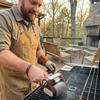 Nabíjecí kartáč na čištění grilu na válečcích Nerezové nářadí na čištění grilování Kempingový gril