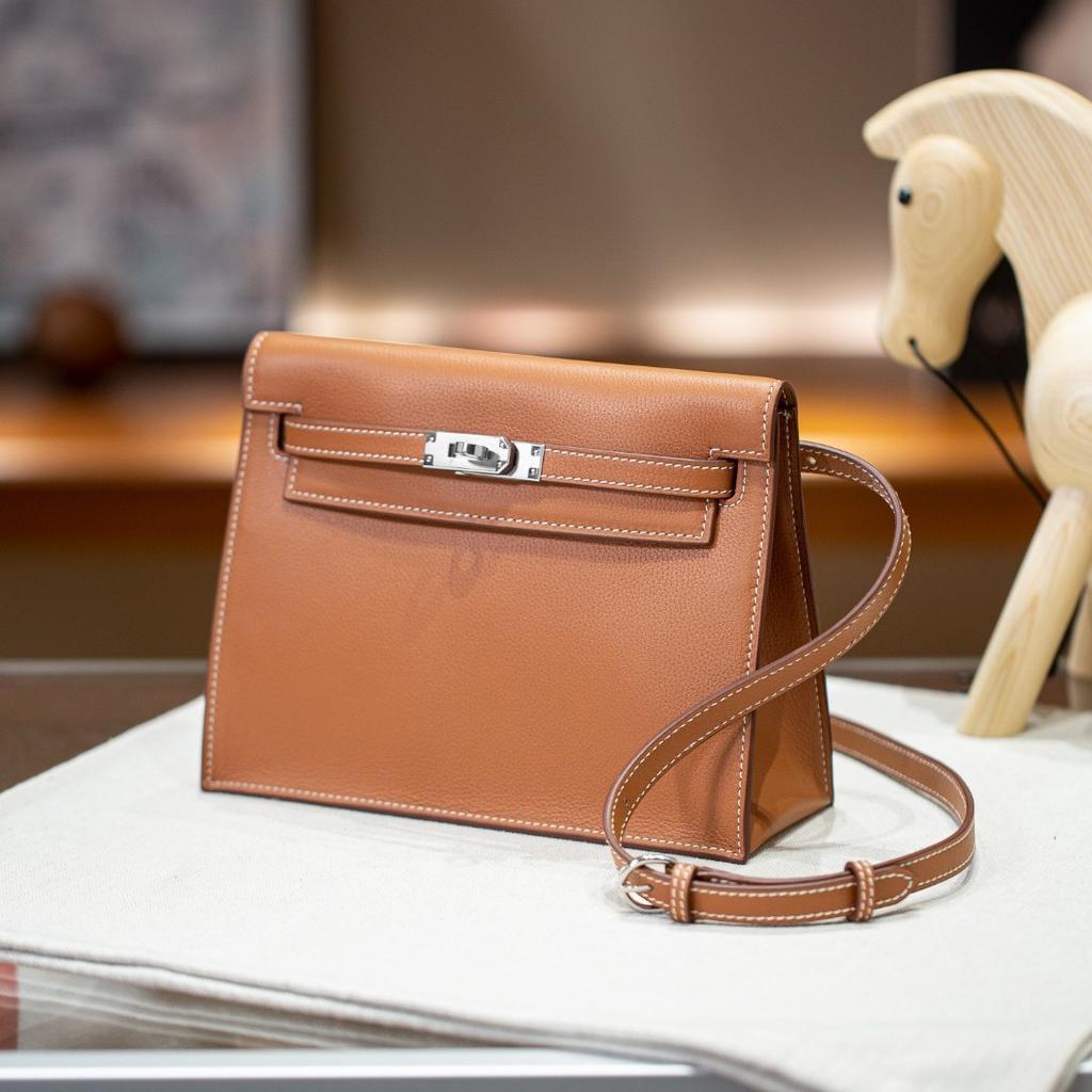 Bag dancing foreskin leather steel hardware single shoulder crossbody women's bag