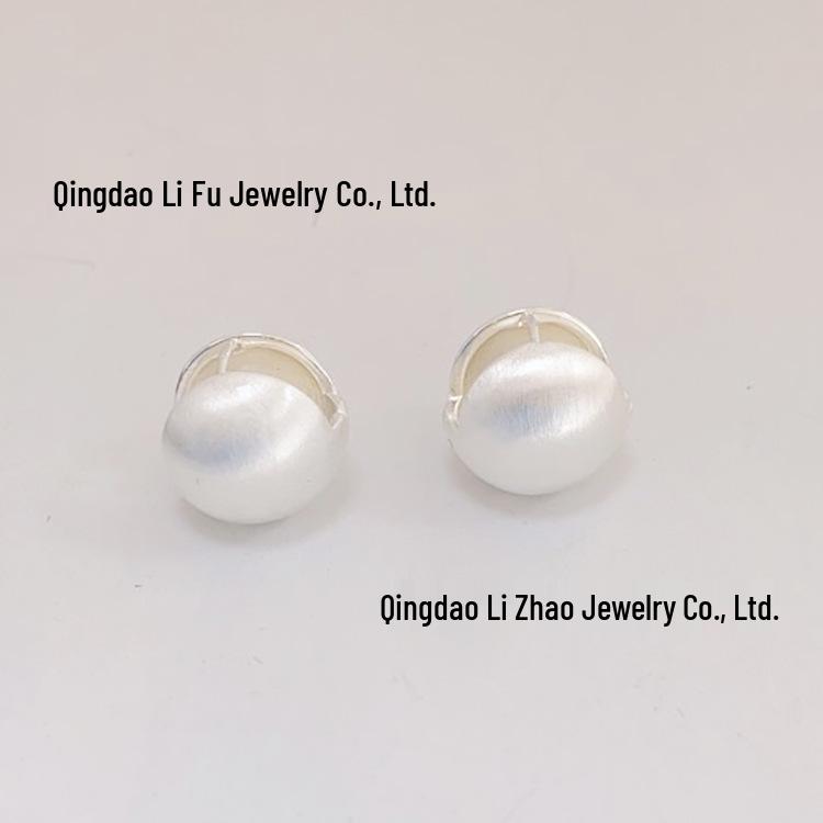 

Серьги-шары из матового серебристого металла Savi Blogger для темперамента холодного ветра