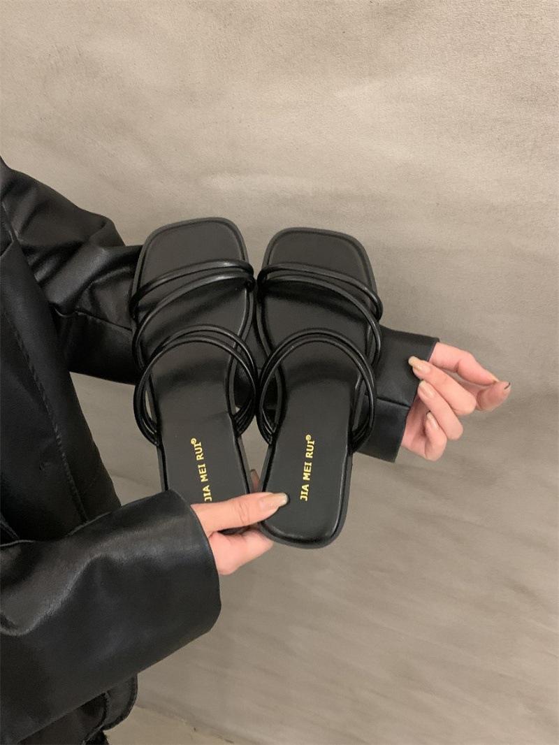 

Flat-bottomed small cool slippers outside women s shoes 2025 new thin strap one-word drag summer with skirt beach sandals 40