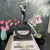 Girl's black statue suitable for home office, living room, dining table decoration, reading, bedroom, coffee rack, desktop decoration