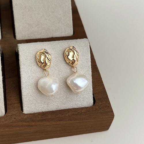 French Light Luxury Baroque Pearl Earrings Personality Fashion Temperament Freshwater Pearl Earrings Retro Earrings High-end Sense