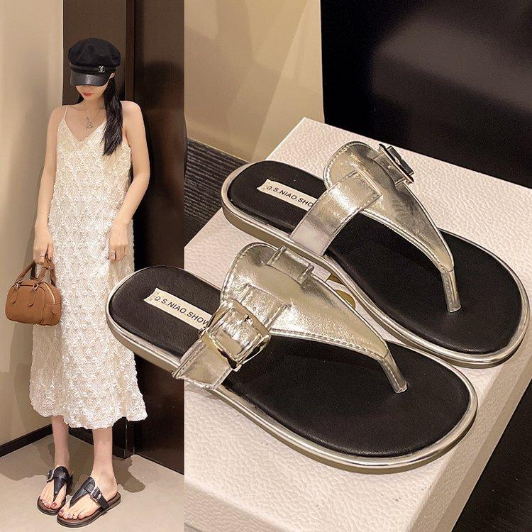 Korean retro simple triangular toe cool slippers women's summer wear 2025 new flat flip-flops beach shoes