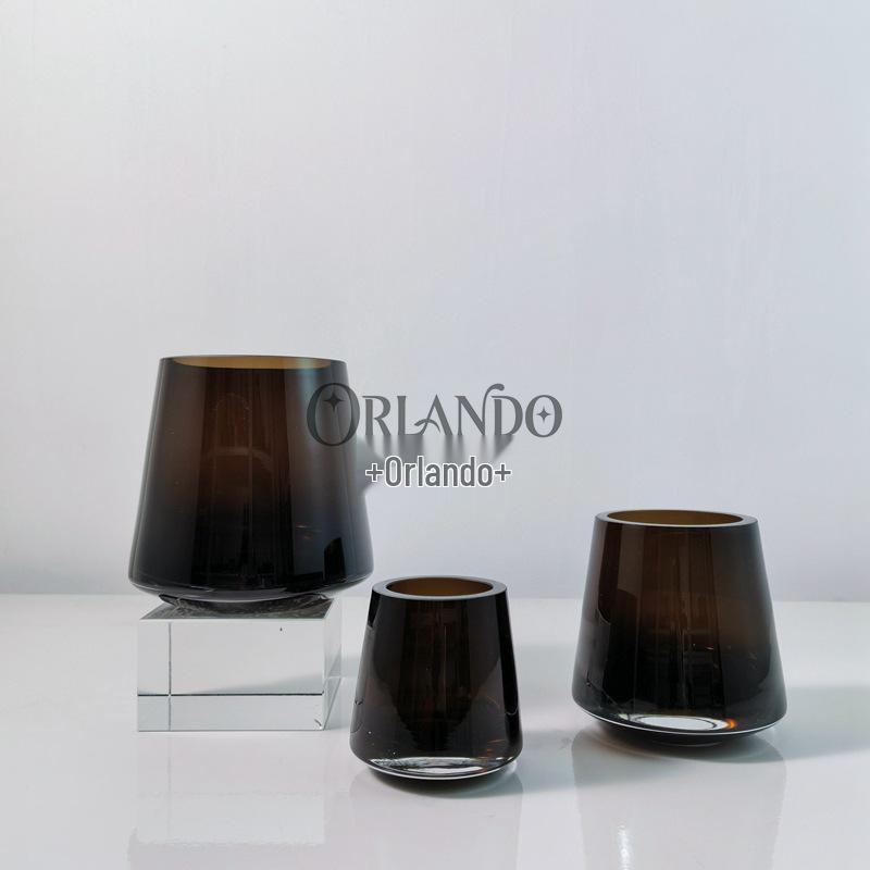 

Elegant Minimalist Colored Glass Vase for Living Room or Hotel Decor, Perfect for Coffee Table or Flower Arrangements. 12x12x12 cm темно-коричневого