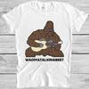 Sassy Sasquatch Gitara Wielka Stopa Lez Show Żart Śmieszny Prezent Koszulka T-shirt M1196