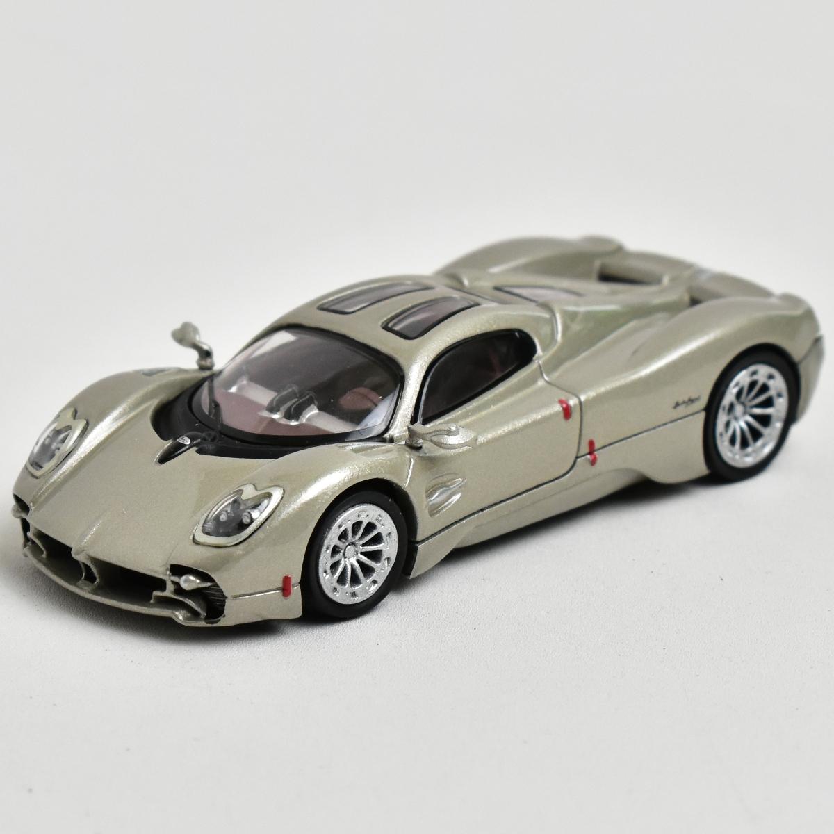 

ModernDream+CCA 1:64 Utopia Diecast Model Car шампанського