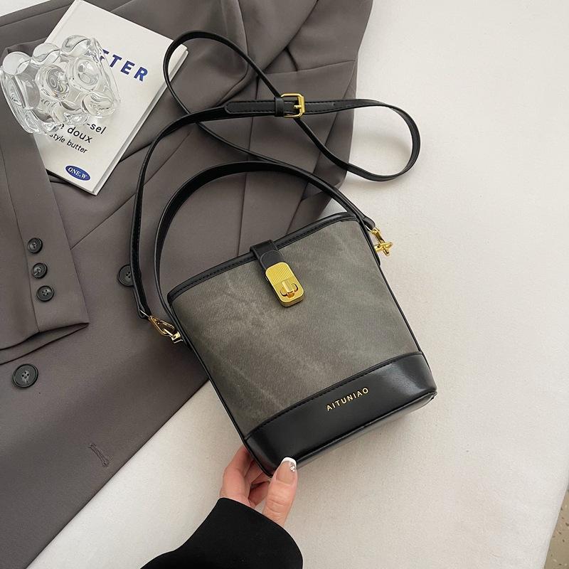 2025 New Foreign-style Contrasting Colors, High-end Portable Bucket Bag, Fashionable, Simple and Versatile Commuter Women's Messenger Bag
