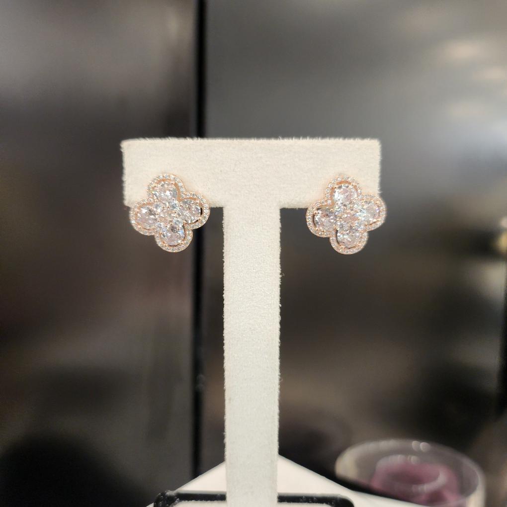 ARTRIA Clover Two-Line E Silver Needle Earrings JQNERIN0004FRF