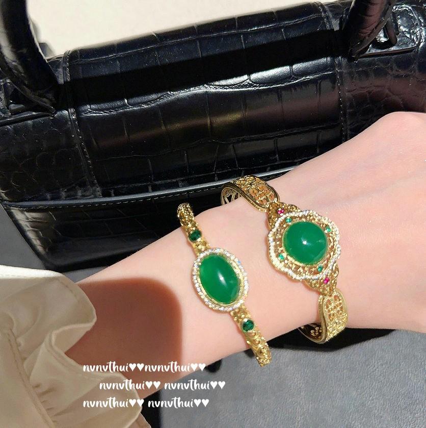 

Браслет с резным браслетом из зеленого халцедонового агата Бразилия Дух воды Дух воды 18-каратное золотое покрытие с тканым узором Резной золотой браслет из халцедона и циркона