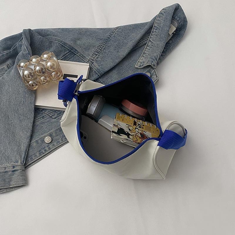 Früher Herbst neue einfache Umhängetasche Textur Pendler vielseitige Tasche lässige Nische große Kapazität Kissen-Tasche