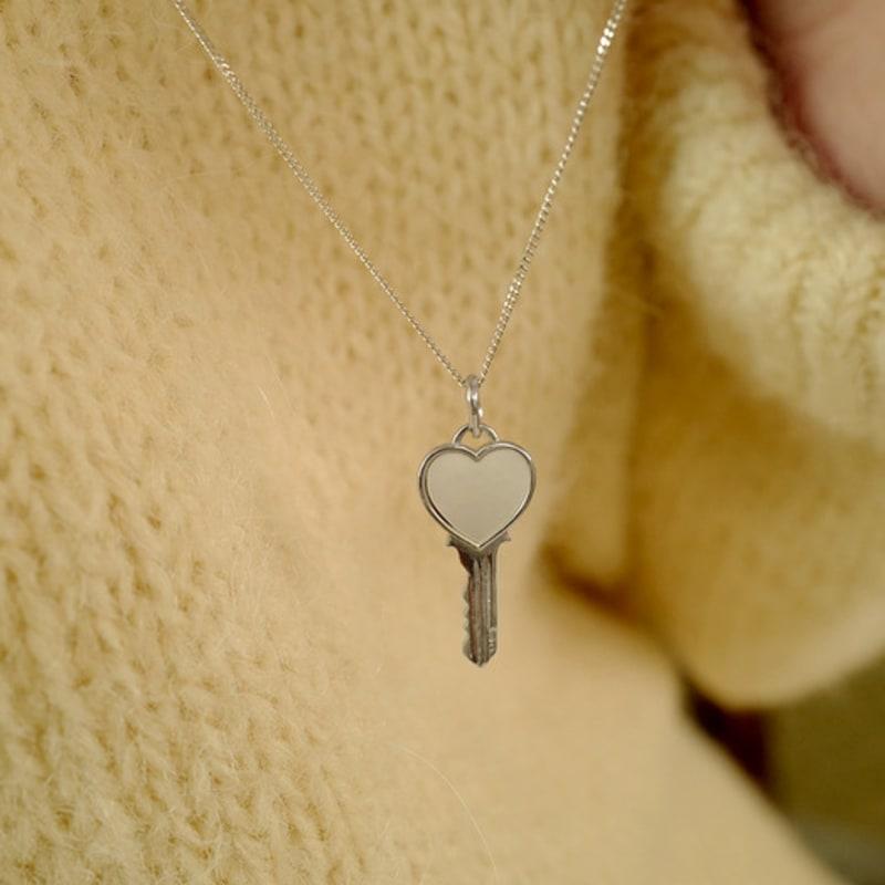 Fiore Stone Heart Key Long Necklace (silver)