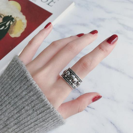 Trendy Minimalist Korean Vintage Stacking Rings for Women - Influencer-Approved Light Luxury Style.