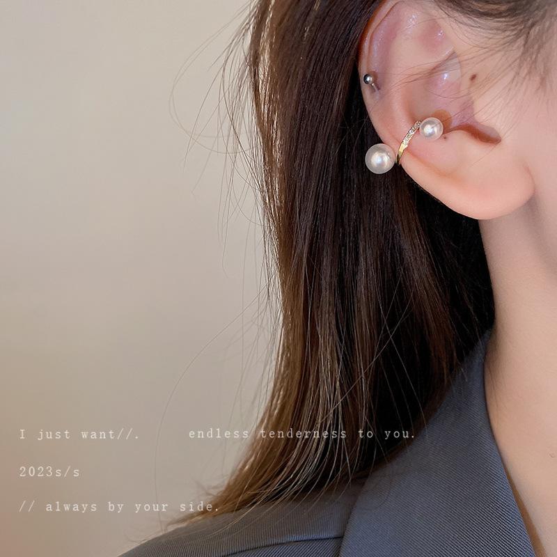 Electroplating without ear piercings, zircon pearl earbone clip, Korean simple earrings, Internet celebrity temperament earrings.